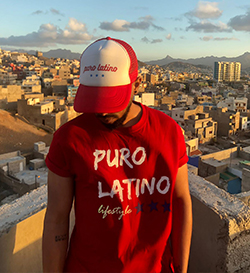 T shirt rouge homme manches courtes et casquette Puro Latino